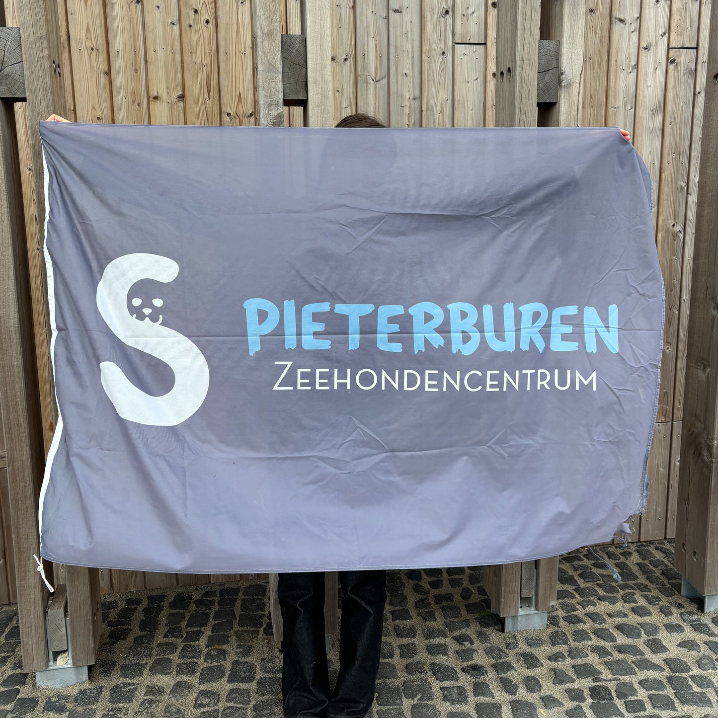 88. Grey/dark blue flag featuring the logo of the Seal Centre (used) nr 1