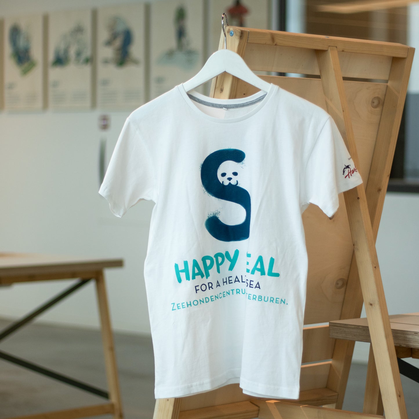 90. White T-shirt from the Seal Rescue Team, EU size 152 (kids)