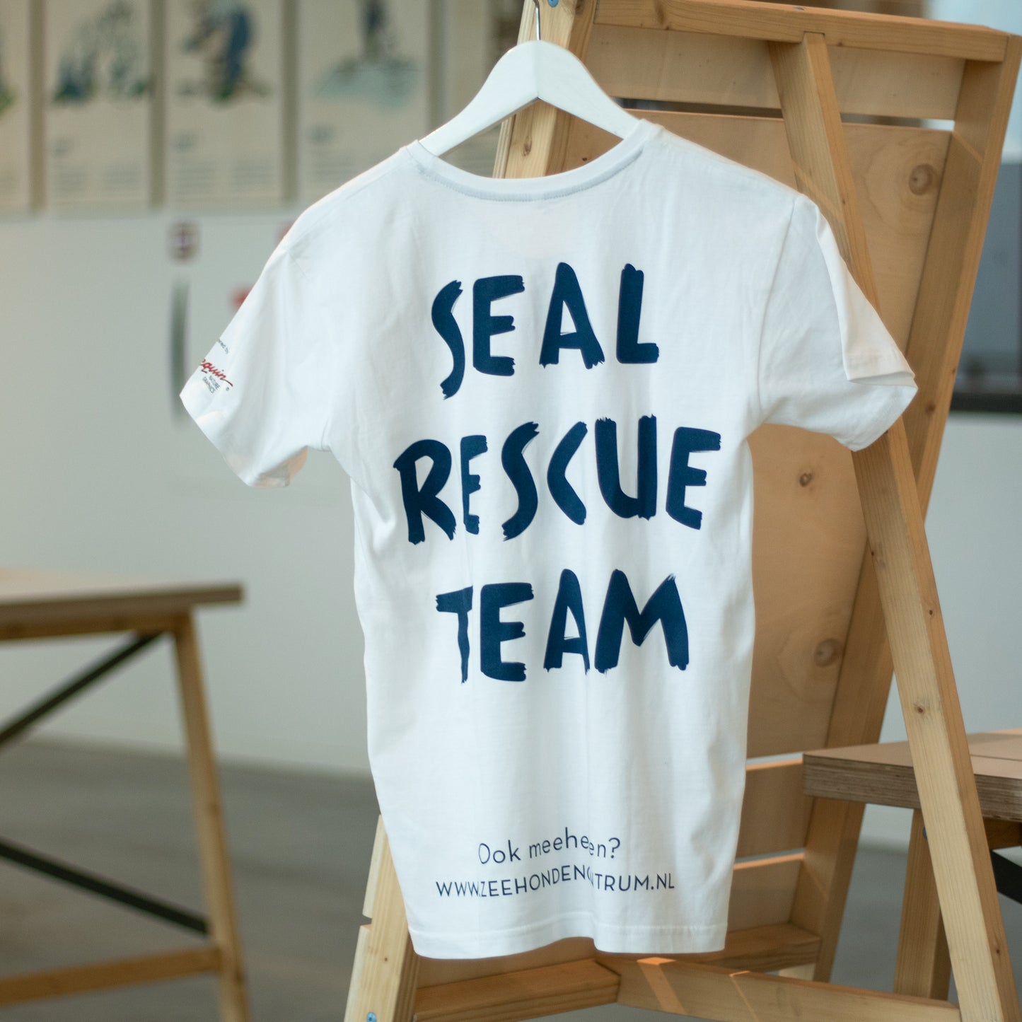 90. White T-shirt from the Seal Rescue Team, EU size 152 (kids)