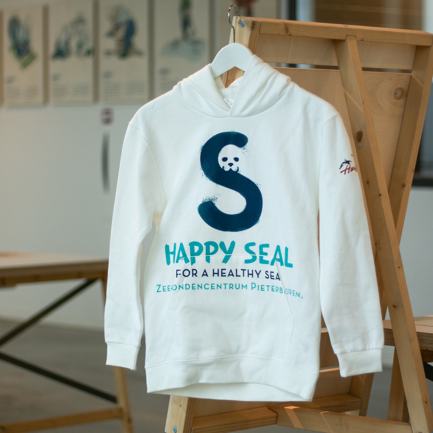 105. White hoodie from the Seal Rescue Team, EU size 152 (kids)