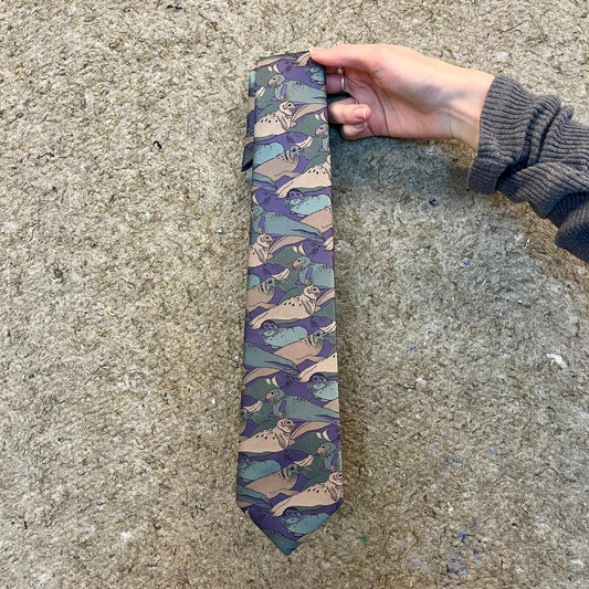 111. Limited edition tie with seals