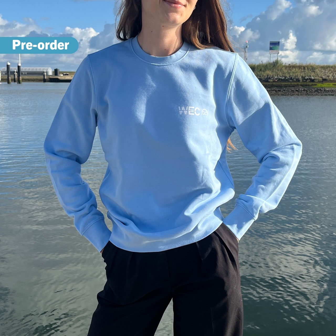 PRE-ORDER: Lichtblauwe WEC Sweater