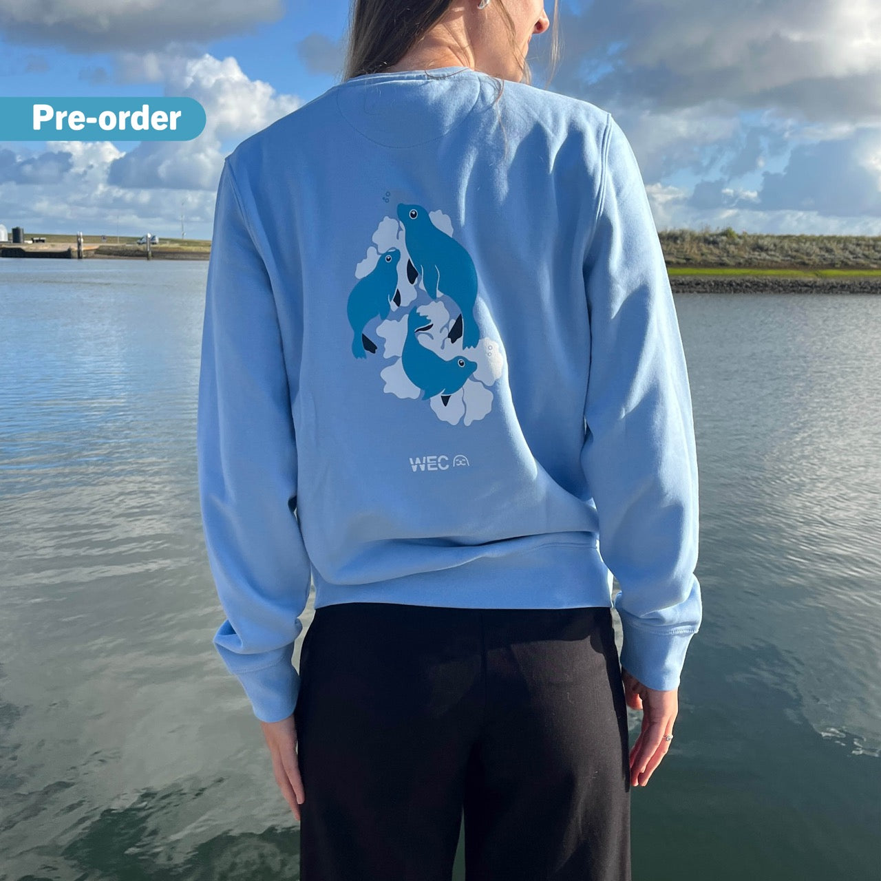 PRE-ORDER: Lichtblauwe WEC Sweater