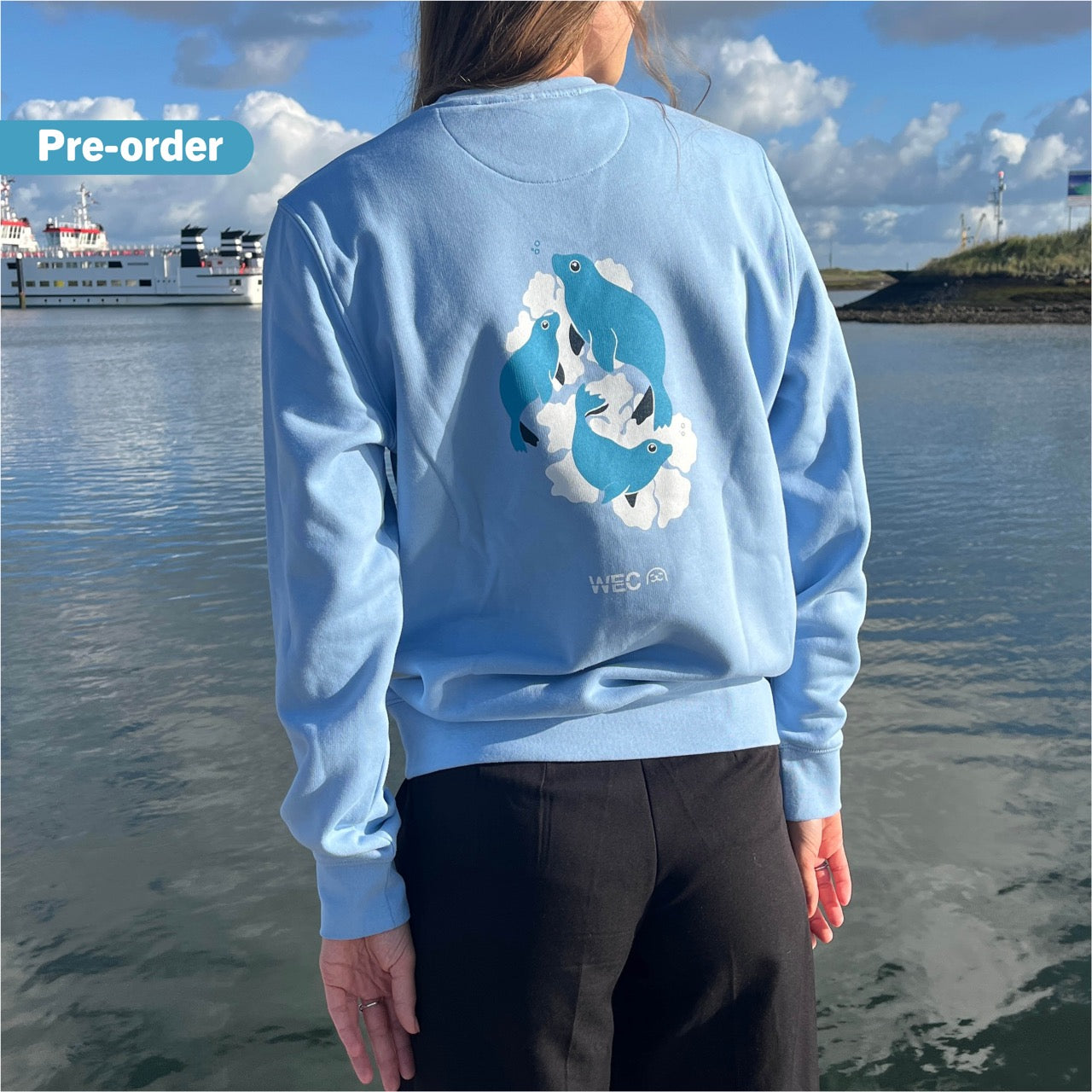 PRE-ORDER: Lichtblauwe WEC Sweater